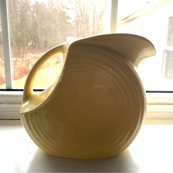 VINTAGE Fiestaware Yellow Pitcher - Picture 2 of 15